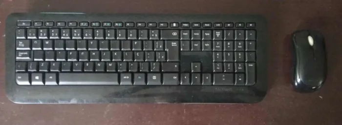 Kit Teclado e Mouse sem fio Microsoft.