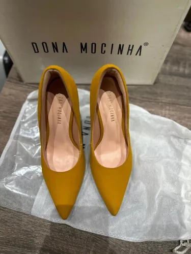 Sapatos de Salto Donna Mocinha mostarda