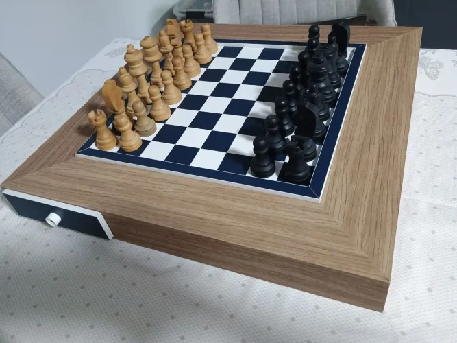 Jogo de xadrez em madeira 