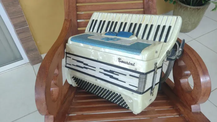 ACORDEON SANFONA YORIO COURINI 120 BAIXOS ITALIANA HIPER NOVA 