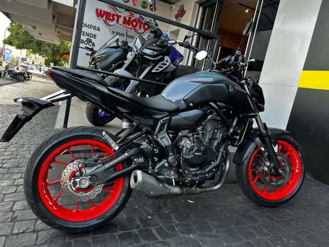 MT07 22/23 18.000kms extra 