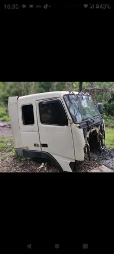 Cabine de caminhão Volvo. Muito integra.  Fh400 2000 lavar e polir