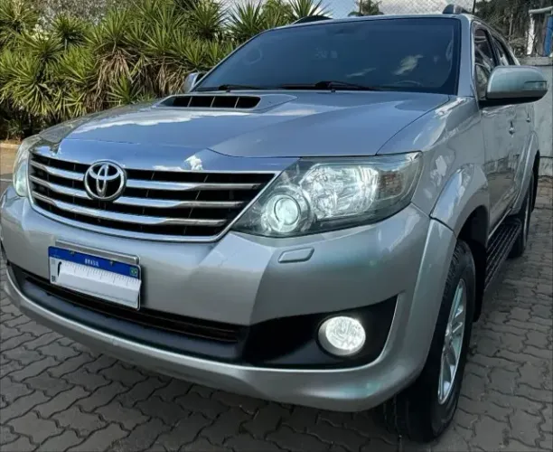 Toyota Hilux SW4 SRV D4-d 4X4 3.0 TDI Dies. AUT 2013