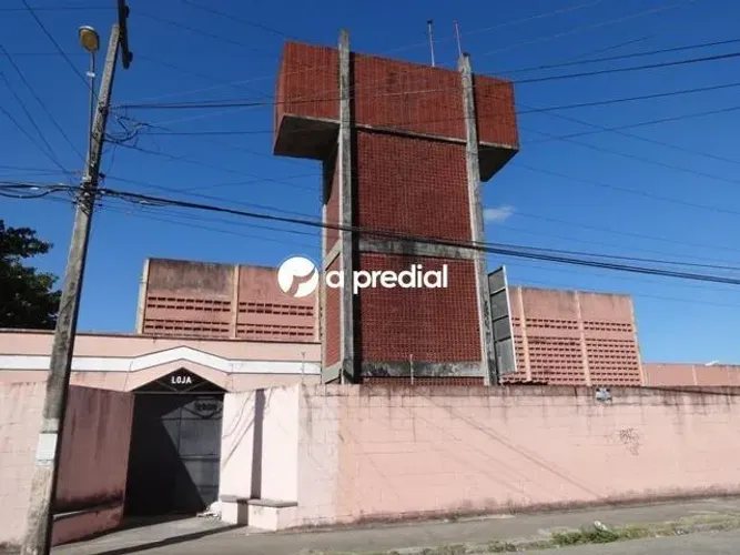 Área construída 8.250.00m² Galpão; Prédio Administrativo; Vestuário; Estacionamento 30 vag