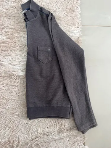 Blusa Infantil Cinza com Bolso - Perfeito para o Inverno!