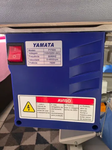 Máquina de costura reta semi industrial Yamata