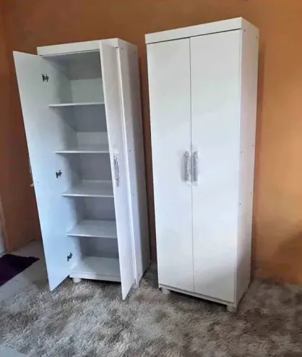 Armários brancos novos - Ideal para organizar seu lar!