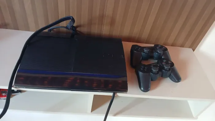 Playstation 3 super slim 2 controle 500G 