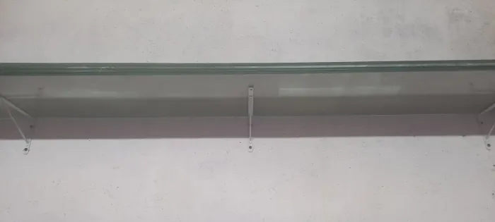 Prateleira de vidro R$50,00