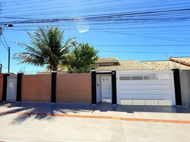 AMPLA CASA TERREA A VENDA NO JD LEBLON