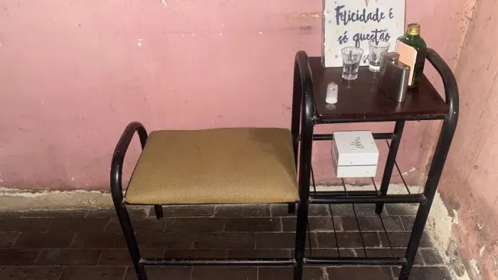 Mesa de telefone antigo