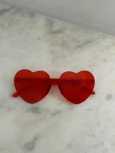 Óculos coração vermelho