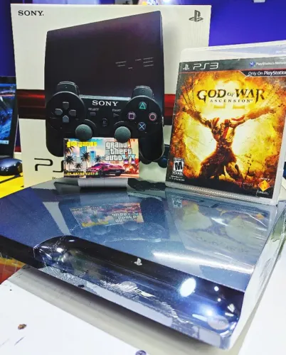 PS3 COM 2 MANETES  E 40 JOGOS DIGITAIS