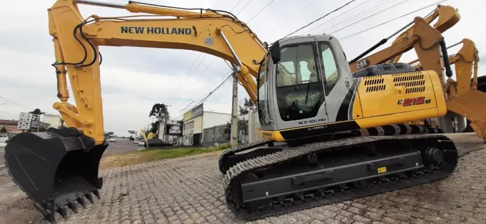 Escavadeira New Holland E215B ME ANO 2014