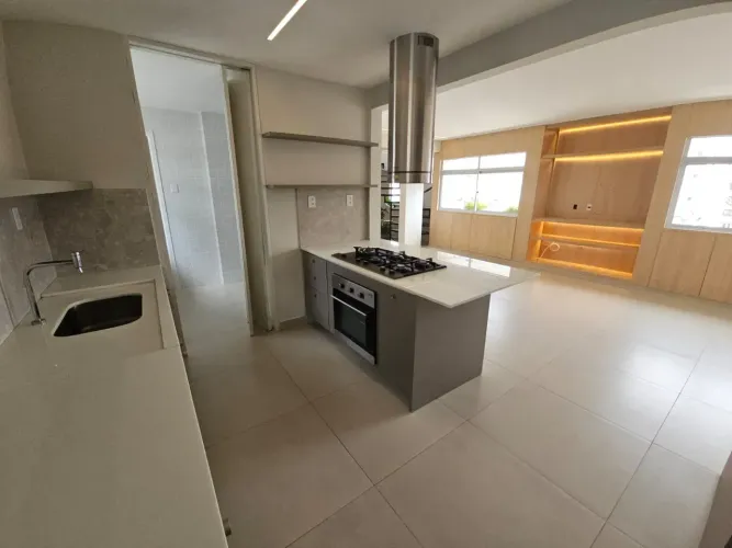 Cobertura duplex com vista deslumbrante para o mar  Jardim Oceania