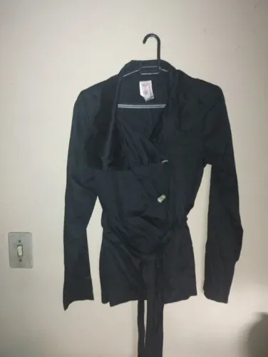 Casaco Peacoat feminino, com cinto incluso, corte britânico. ORIGINAL VIJAN. Tamanho P.