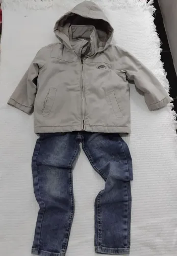 Conjunto Infantil Casaco com Capuz e Calça Jeans