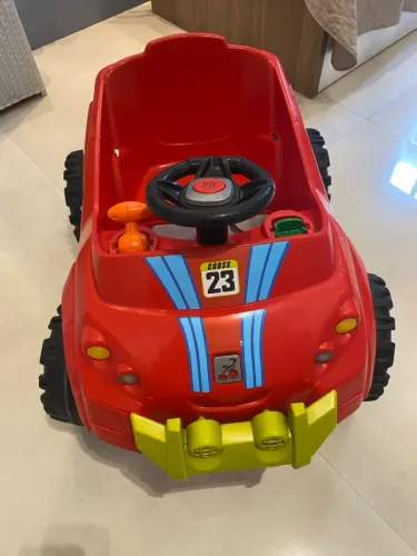 Carrinho de passeio com pedal e empurrador