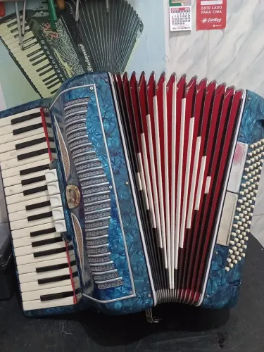 Acordeon  STRADELLA  80 baixos 1taliana 4350