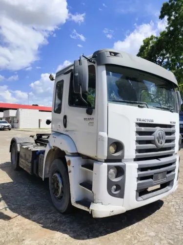 VOLKSWAGEN 19.360 CONSTELLATION 4x2