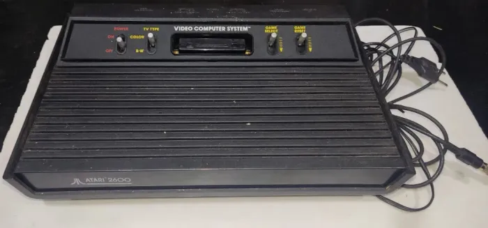 ATARI 2600 com 15 jogos + controle - Edição clássica!
