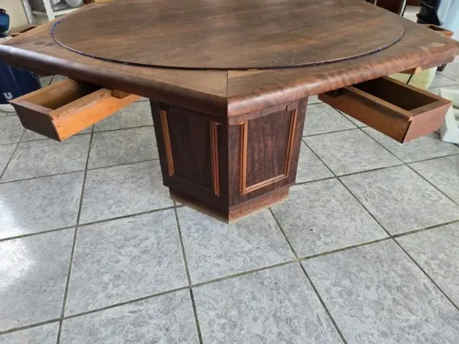 Vendo Mesa para Jogo com 6 lugares - madeira maciça- ótimo estado de conservação