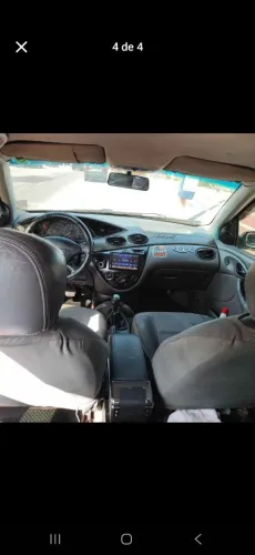 Ford Focus 1.8 16V 5P 2001
