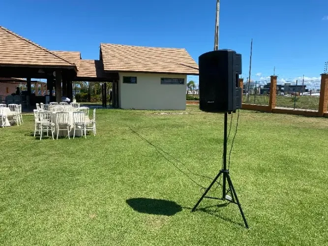 ALUGUEL DE CAIXAS DE SOM E PROJETOR PARA FESTAS E EVENTOS
