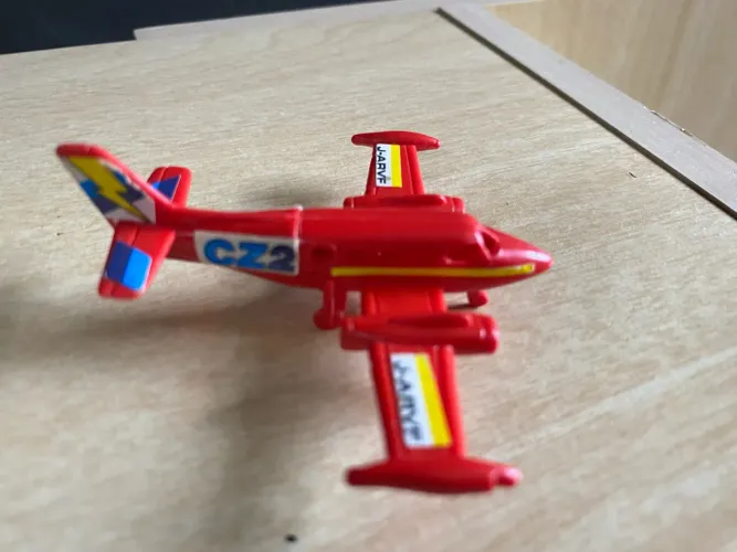 Aviões kinder ovo década de 90 - 20 reais cada - vendo separados ou juntos