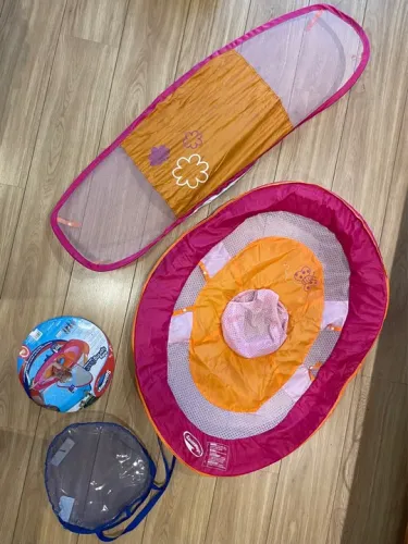 Boia infantil com proteção contra o sol, da SwimWays