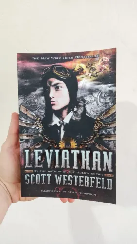 Livro Inglês - Leviathan - Scott Westerfeld