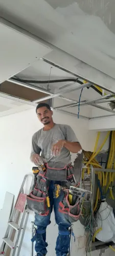 Gesseiro profissional de drywall 
