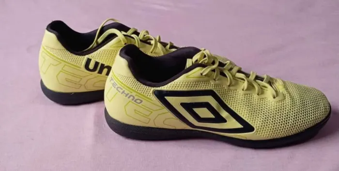 Chuteira umbro n°38