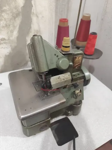 Máquina de Costura Overlock Usada