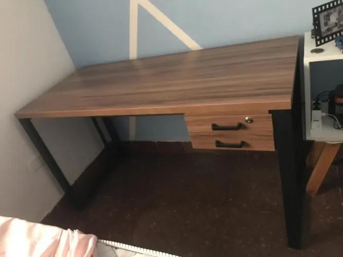 Mesa de Escritório com Gaveta