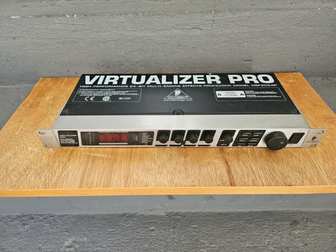 PROCESSADOR EFEITO BEHRINGER VIRTUALIZER PRO - DSP2024P (c/ defeito no visor)