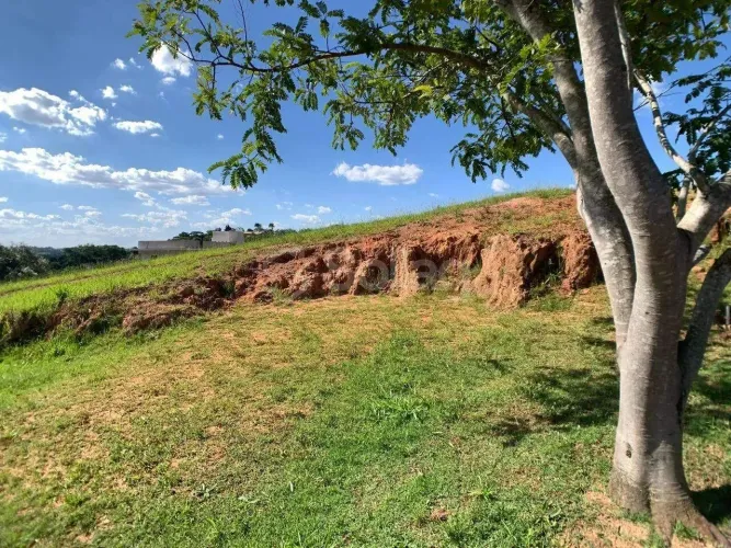 Terreno á venda no Condomínio Santa Isabel II em Louveira, interior de São Paulo.
