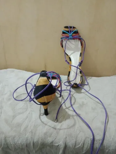 Sandálias colorida da Schultz 38