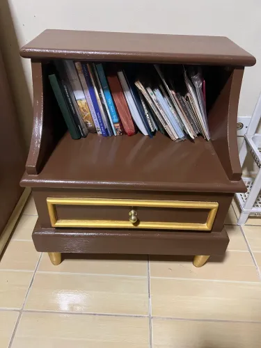 Mesa de cabeceira provençal retrô
