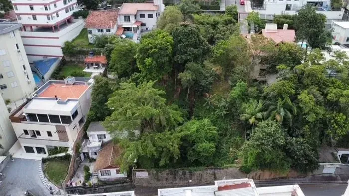 Terreno com 1.427m² - À venda em Coqueiros, Florianópolis.