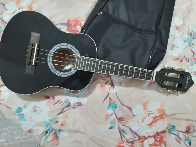 Cavaquinho novo sem uso