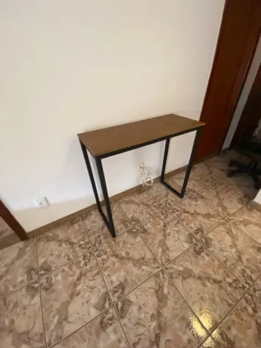 Mesa aparador Moderna com Estrutura em Metal