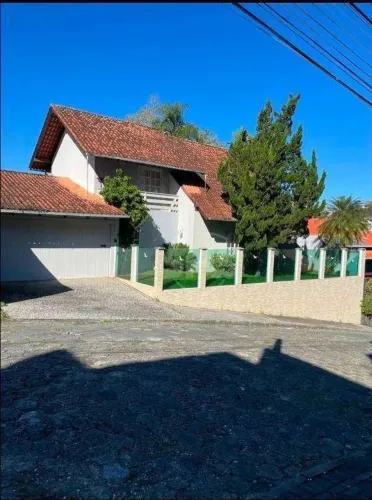 Casa com 3 dormitórios para alugar, 250 m² por R$ 7.575,00/mês - Água Verde - Blumenau/SC