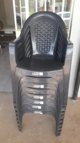 CADEIRAS DE PLÁSTICO 