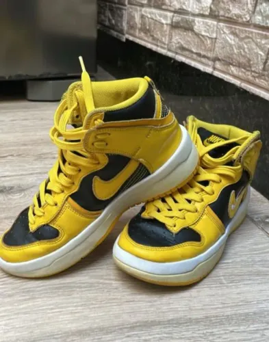tênis nike dunk high amarelo e preto 34
