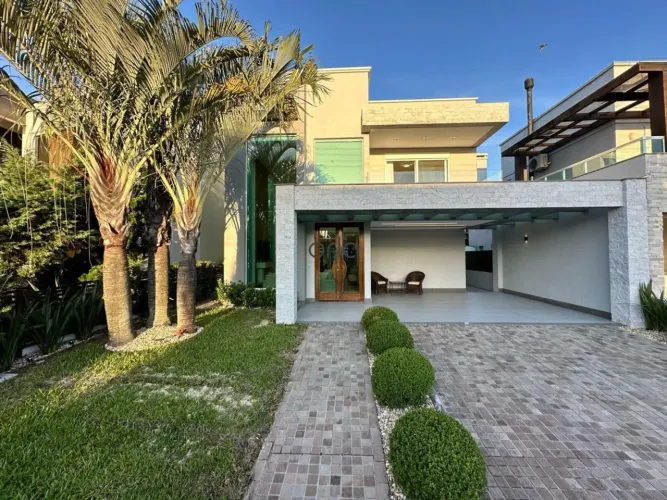 Casa mobiliada com piscina e 04 suítes á venda no Condomínio Condado de Capão REF: