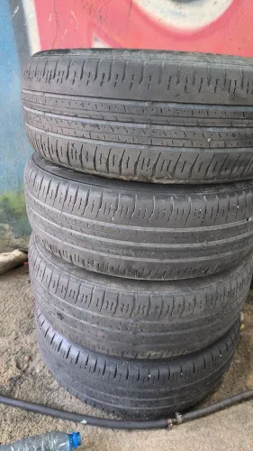 Vendo Pneu 185/60 R15