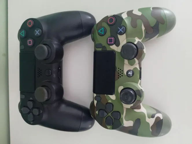 Vendo dois controles para ps4 com defeito, um original outro réplica!