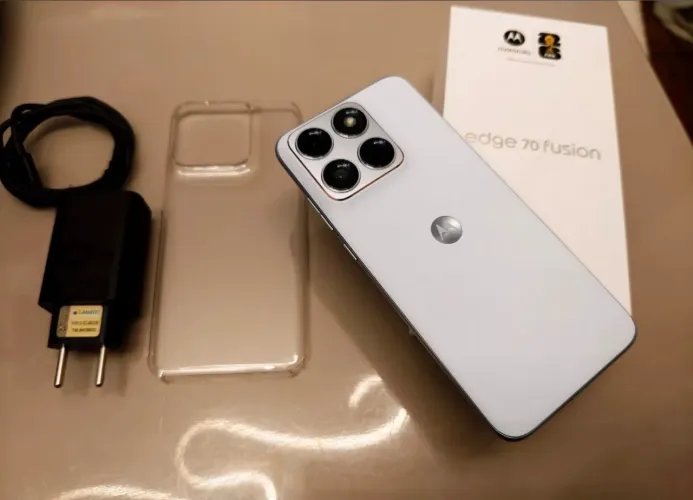 Moto EDGE 70 Fusion 256GB ( 2 meses de uso, caixa e acessórios originais)