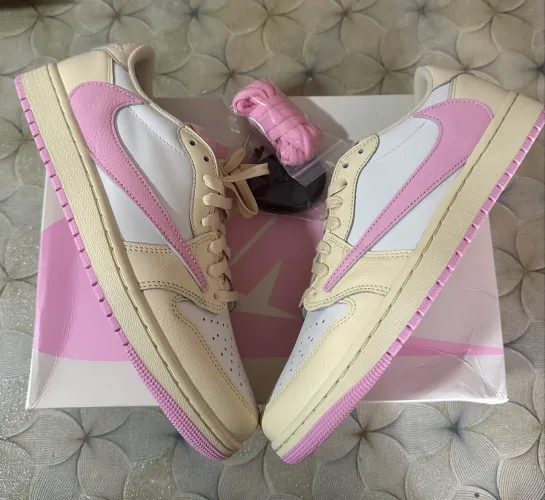 Travis Scott x Air Jordan 1 Low - Shy Pink